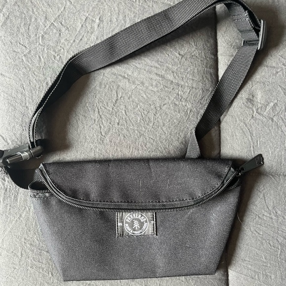 Parkland Bobbi Hip Pack (Crossbody Bag) - Picture 4 of 4